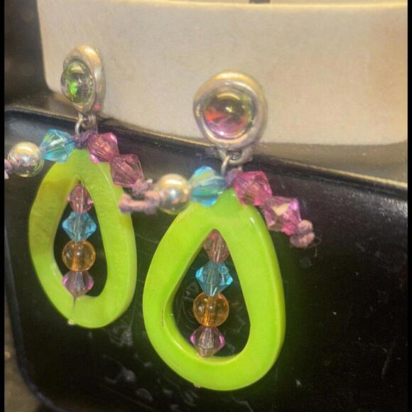 💎 Green Lucite Clip Earrings Drop Dangle Pink Blue Beads - Picture 6 of 7